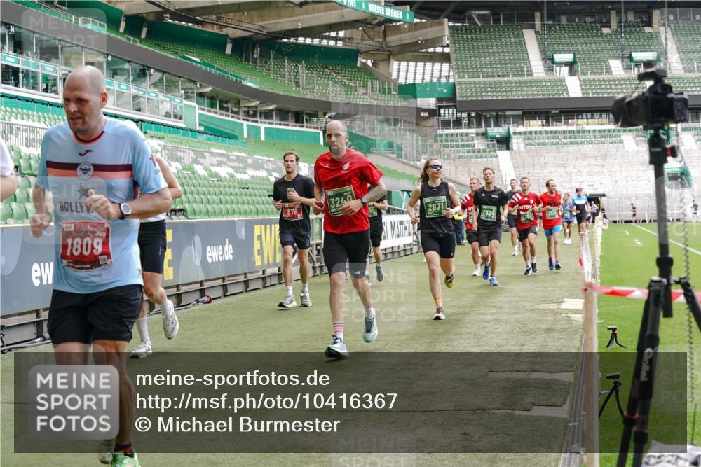 13.09.2026 - 21. swb-Marathon Bremen Michael Burmester http://msf.ph/oto/10416367 13.09.2026 12:58:23 Laufen im Stadion 141, 148, 191, 226, 334, 511, 672, 776, 789, 790, 909, 972, 1010, 1119, 1191, 1199, 1254, 1281, 1535, 1642, 1647, 1752, 1809, 1881, 1900, 1931, 1933, 2046, 2051, 2075, 2210, 2324, 2343, 2367, 2371, 2397, 2402, 2423, 2425, 2493, 2577, 2640, 2771, 2807, 2827, 2885, 2903, 2904, 2979, 3021, 3051, 3078, 3098, 3120, 3138, 3148, 3182, 3186, 3233, 3319, 3338, 3435, 3450, 3514, 3516, 3534, 3560, 3634, 3655, 3685, 3690, 3695, 3760, 3866, 3933, 3934, 3939, 4101, 4316, 4319, 205 meine-sportfotos.de