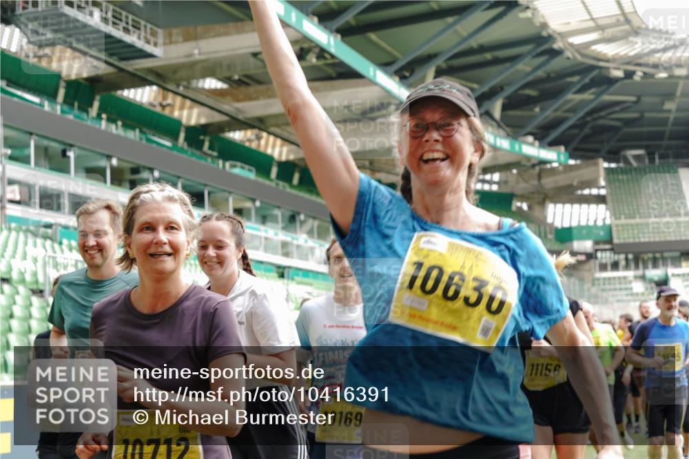 13.09.2026 - 21. swb-Marathon Bremen Michael Burmester http://msf.ph/oto/10416391 13.09.2026 10:42:10 Laufen im Stadion 10148, 10155, 10163, 10247, 10303, 10313, 10330, 10354, 10361, 10362, 10395, 10396, 10399, 10414, 10419, 10422, 10461, 10462, 10483, 10490, 10491, 10519, 10527, 10545, 10546, 10547, 10557, 10586, 10611, 10644, 10665, 10694, 10705, 10706, 10719, 10722, 10752, 10766, 10768, 10773, 10776, 10784, 10804, 10805, 10854, 10859, 10880, 10889, 10909, 10963, 10977, 11026, 11027, 11041, 11043, 11048, 11078, 11084, 11085, 11090, 11097, 11098, 11140, 11173, 11192 meine-sportfotos.de