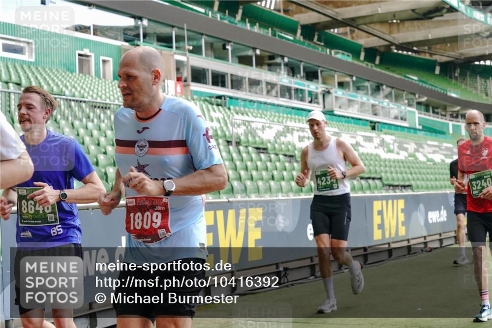 13.09.2026 - 21. swb-Marathon Bremen Michael Burmester http://msf.ph/oto/10416392 13.09.2026 12:58:24 Laufen im Stadion 141, 148, 191, 226, 334, 511, 672, 776, 789, 790, 909, 972, 1010, 1119, 1191, 1199, 1254, 1281, 1535, 1642, 1647, 1752, 1809, 1881, 1900, 1931, 1933, 2046, 2051, 2075, 2210, 2324, 2343, 2367, 2371, 2397, 2402, 2423, 2425, 2493, 2577, 2640, 2771, 2807, 2827, 2885, 2903, 2904, 2979, 3021, 3051, 3078, 3098, 3120, 3138, 3148, 3182, 3186, 3233, 3319, 3338, 3435, 3450, 3514, 3516, 3534, 3560, 3634, 3655, 3685, 3690, 3695, 3760, 3866, 3933, 3934, 3939, 4101, 4316, 4319, 205 meine-sportfotos.de