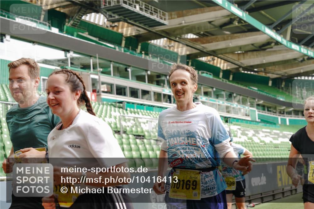 13.09.2026 - 21. swb-Marathon Bremen Michael Burmester http://msf.ph/oto/10416413 13.09.2026 10:42:11 Laufen im Stadion 10148, 10155, 10163, 10247, 10303, 10313, 10330, 10354, 10361, 10362, 10395, 10396, 10399, 10414, 10419, 10422, 10461, 10462, 10483, 10490, 10491, 10519, 10527, 10545, 10546, 10547, 10557, 10586, 10611, 10644, 10665, 10694, 10705, 10706, 10719, 10722, 10752, 10766, 10768, 10773, 10776, 10784, 10804, 10805, 10854, 10859, 10880, 10889, 10909, 10963, 10977, 11026, 11027, 11041, 11043, 11048, 11078, 11084, 11085, 11090, 11097, 11098, 11140, 11173, 11192 meine-sportfotos.de