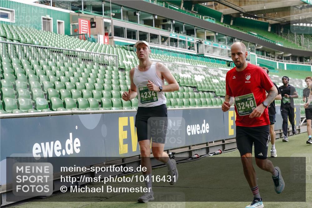 13.09.2026 - 21. swb-Marathon Bremen Michael Burmester http://msf.ph/oto/10416431 13.09.2026 12:58:24 Laufen im Stadion 141, 148, 191, 226, 334, 511, 672, 776, 789, 790, 909, 972, 1010, 1119, 1191, 1199, 1254, 1281, 1535, 1642, 1647, 1752, 1809, 1881, 1900, 1931, 1933, 2046, 2051, 2075, 2210, 2324, 2343, 2367, 2371, 2397, 2402, 2423, 2425, 2493, 2577, 2640, 2771, 2807, 2827, 2885, 2903, 2904, 2979, 3021, 3051, 3078, 3098, 3120, 3138, 3148, 3182, 3186, 3233, 3319, 3338, 3435, 3450, 3514, 3516, 3534, 3560, 3634, 3655, 3685, 3690, 3695, 3760, 3866, 3933, 3934, 3939, 4101, 4316, 4319, 205 meine-sportfotos.de