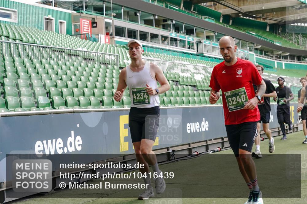 13.09.2026 - 21. swb-Marathon Bremen Michael Burmester http://msf.ph/oto/10416439 13.09.2026 12:58:25 Laufen im Stadion 141, 148, 191, 226, 334, 511, 672, 776, 789, 790, 909, 972, 1010, 1119, 1191, 1199, 1254, 1281, 1535, 1642, 1647, 1752, 1809, 1881, 1900, 1931, 1933, 2046, 2051, 2075, 2210, 2324, 2343, 2367, 2371, 2397, 2402, 2423, 2425, 2493, 2577, 2771, 2807, 2827, 2885, 2903, 2904, 2979, 3021, 3051, 3078, 3098, 3120, 3138, 3148, 3182, 3186, 3233, 3319, 3338, 3435, 3450, 3514, 3516, 3534, 3560, 3634, 3655, 3685, 3690, 3695, 3760, 3866, 3933, 3934, 3939, 4101, 4316, 4319, 205 meine-sportfotos.de