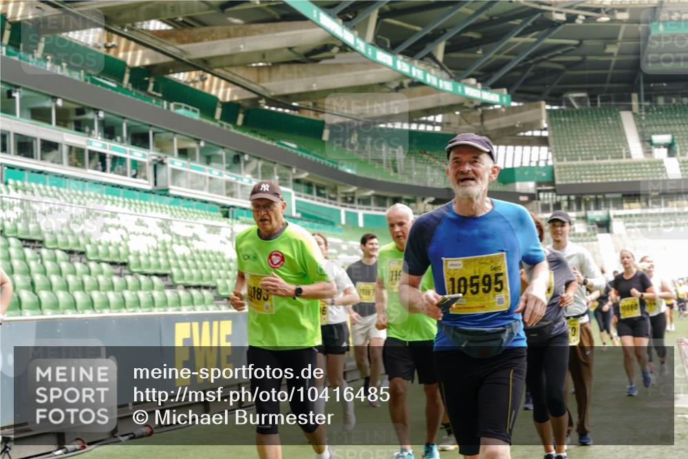 13.09.2026 - 21. swb-Marathon Bremen Michael Burmester http://msf.ph/oto/10416485 13.09.2026 10:42:13 Laufen im Stadion 10148, 10155, 10163, 10247, 10303, 10313, 10330, 10361, 10362, 10395, 10396, 10399, 10414, 10419, 10422, 10461, 10462, 10483, 10490, 10491, 10519, 10527, 10545, 10546, 10547, 10557, 10572, 10586, 10611, 10644, 10665, 10694, 10705, 10706, 10719, 10722, 10752, 10766, 10768, 10773, 10776, 10784, 10804, 10805, 10854, 10859, 10880, 10889, 10909, 10963, 10977, 11026, 11027, 11041, 11043, 11048, 11078, 11084, 11085, 11090, 11097, 11098, 11140, 11173, 11192 meine-sportfotos.de