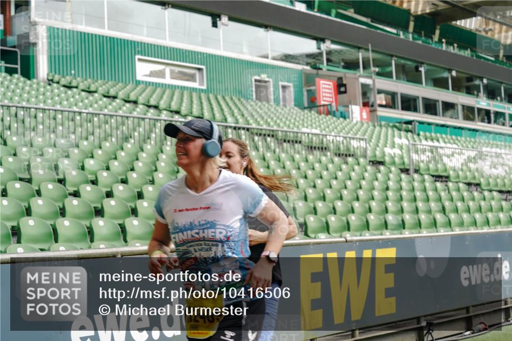 13.09.2026 - 21. swb-Marathon Bremen Michael Burmester http://msf.ph/oto/10416506 13.09.2026 10:42:14 Laufen im Stadion 10148, 10155, 10163, 10247, 10303, 10313, 10330, 10361, 10362, 10395, 10396, 10399, 10414, 10419, 10422, 10461, 10462, 10483, 10490, 10491, 10519, 10527, 10545, 10546, 10547, 10557, 10572, 10586, 10644, 10665, 10705, 10706, 10719, 10722, 10752, 10766, 10768, 10773, 10776, 10784, 10804, 10805, 10854, 10859, 10880, 10889, 10909, 10963, 10977, 11026, 11027, 11041, 11043, 11048, 11078, 11084, 11085, 11090, 11097, 11098, 11140, 11173, 11192 meine-sportfotos.de