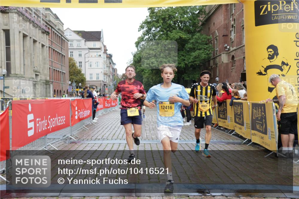 13.09.2026 - Kiel Lauf Yannick Fuchs http://msf.ph/oto/10416521 13.09.2026 09:37:29 Ziel 2417, 4737, 5837, 7050, 7827, 8661, 9696, 10220, 10778, 12416, 999, 2455, 3174, 3481, 3900, 7855, 8658, 2057, 2720, 4252, 4790, 9518, 10656 meine-sportfotos.de