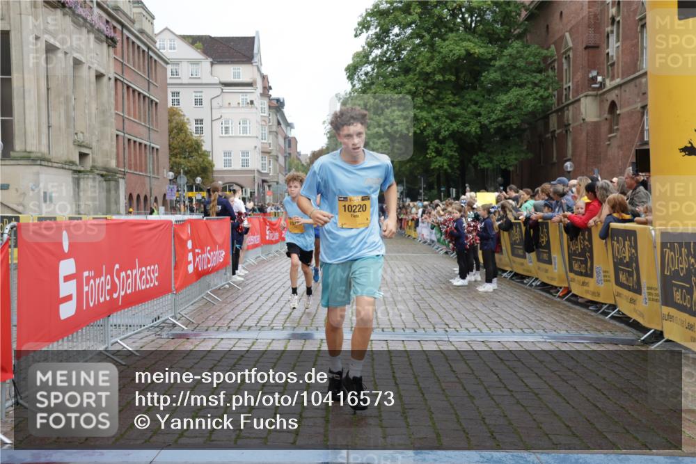 13.09.2026 - Kiel Lauf Yannick Fuchs http://msf.ph/oto/10416573 13.09.2026 09:37:33 Ziel 2417, 5837, 7050, 7827, 8661, 10220, 10656, 10778, 12416, 999, 2455, 3174, 3481, 3900, 4737, 7855, 8658, 9696, 2057, 2221, 2638, 2720, 4252, 4790, 9518, 2455, 3900 meine-sportfotos.de