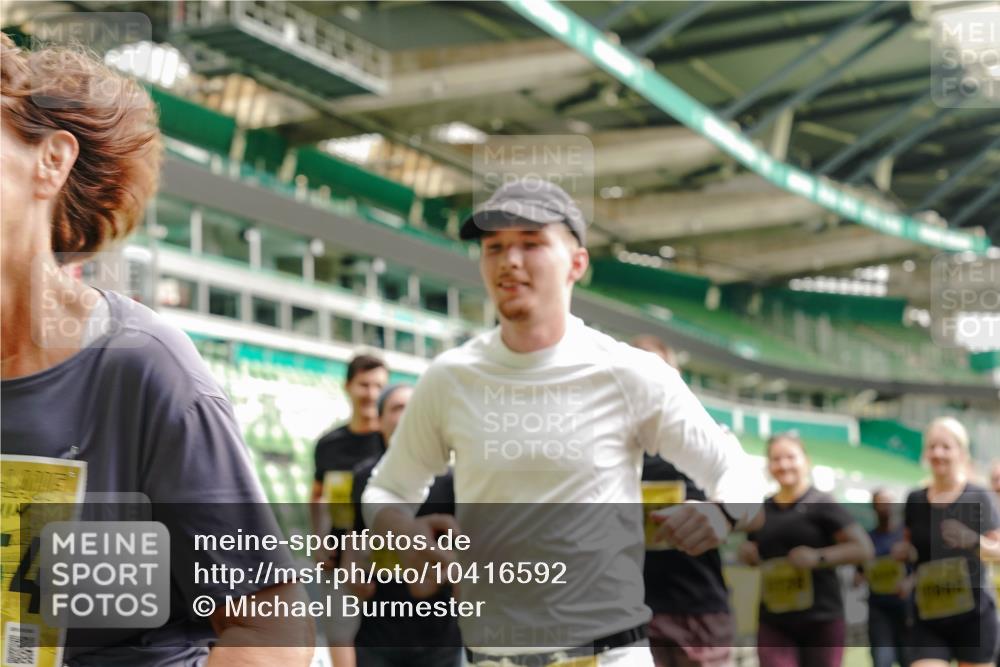 13.09.2026 - 21. swb-Marathon Bremen Michael Burmester http://msf.ph/oto/10416592 13.09.2026 10:42:17 Laufen im Stadion 10148, 10155, 10163, 10247, 10303, 10313, 10330, 10361, 10362, 10395, 10396, 10399, 10414, 10419, 10422, 10461, 10462, 10483, 10490, 10491, 10519, 10527, 10546, 10547, 10557, 10572, 10586, 10644, 10665, 10705, 10706, 10719, 10722, 10752, 10766, 10768, 10773, 10776, 10784, 10804, 10805, 10854, 10859, 10880, 10889, 10909, 10963, 10977, 11026, 11027, 11041, 11043, 11048, 11078, 11084, 11085, 11090, 11097, 11098, 11140, 11173, 11192, 11274 meine-sportfotos.de