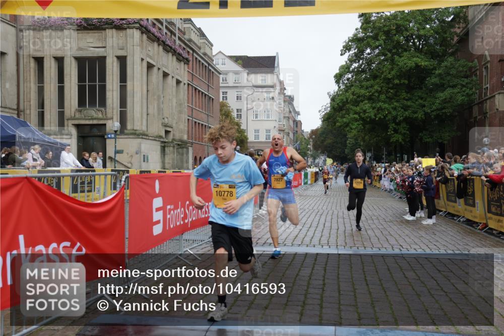 13.09.2026 - Kiel Lauf Yannick Fuchs http://msf.ph/oto/10416593 13.09.2026 09:37:35 Ziel 2720, 5837, 7050, 7827, 8661, 10220, 10656, 10778, 12416, 999, 2417, 3174, 3481, 4737, 7855, 8658, 9696, 2057, 2221, 2638, 4252, 4790, 9518, 10690, 2455, 3900 meine-sportfotos.de
