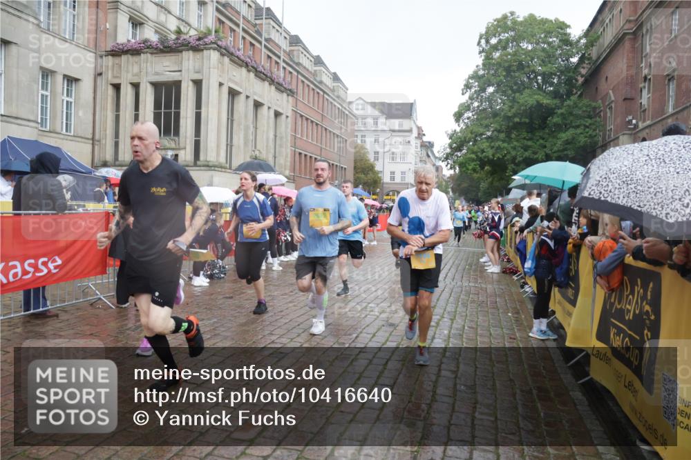 13.09.2026 - Kiel Lauf Yannick Fuchs http://msf.ph/oto/10416640 13.09.2026 10:48:32 Ziel 147, 170, 376, 472, 473, 854, 1161, 1322, 1564, 1763, 1818, 2011, 2042, 2649, 2956, 3031, 3272, 3402, 3773, 4511, 4753, 5546, 5655, 6629, 6935, 7313, 7435, 7724, 8083, 8305, 8349, 9561, 10820, 10979, 11304, 199, 596, 960, 995, 1273, 1564, 1586, 1595, 1644, 2001, 2097, 2253, 2625, 2712, 3012, 3014, 3738, 4553, 4720, 4736, 4896, 5116, 5447, 6000, 6418, 6507, 6760, 7104, 7212, 7326, 7668, 8553, 8737, 9972, 10234, 10265, 10634, 10672, 11005, 11349, 11383, 439, 727 meine-sportfotos.de