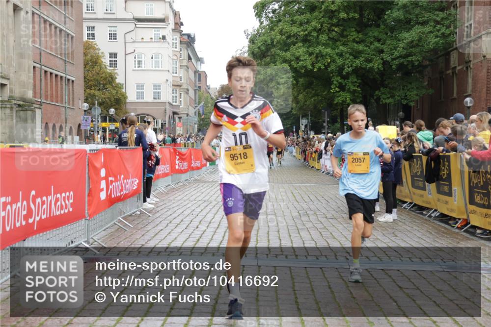 13.09.2026 - Kiel Lauf Yannick Fuchs http://msf.ph/oto/10416692 13.09.2026 09:37:45 Ziel 2057, 2720, 4252, 4790, 9518, 10656, 999, 2417, 3174, 3481, 4737, 5837, 7050, 7827, 8658, 8661, 9696, 10220, 10656, 10778, 12416, 235, 836, 2221, 2408, 2638, 2854, 4089, 5534, 5930, 7723, 8702, 10444, 10690, 12613, 999, 7855 meine-sportfotos.de