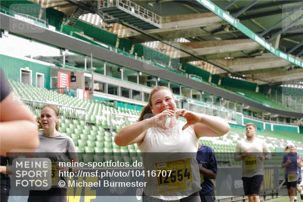 13.09.2026 - 21. swb-Marathon Bremen Michael Burmester http://msf.ph/oto/10416707 13.09.2026 10:42:20 Laufen im Stadion 10002, 10148, 10155, 10163, 10247, 10303, 10313, 10330, 10361, 10362, 10395, 10396, 10399, 10414, 10419, 10422, 10461, 10462, 10483, 10490, 10491, 10519, 10527, 10546, 10547, 10557, 10572, 10586, 10644, 10665, 10705, 10706, 10719, 10722, 10752, 10766, 10768, 10773, 10776, 10784, 10804, 10805, 10854, 10859, 10880, 10889, 10909, 10963, 10977, 11026, 11027, 11041, 11043, 11048, 11078, 11084, 11085, 11090, 11097, 11098, 11140, 11173, 11192, 11274 meine-sportfotos.de