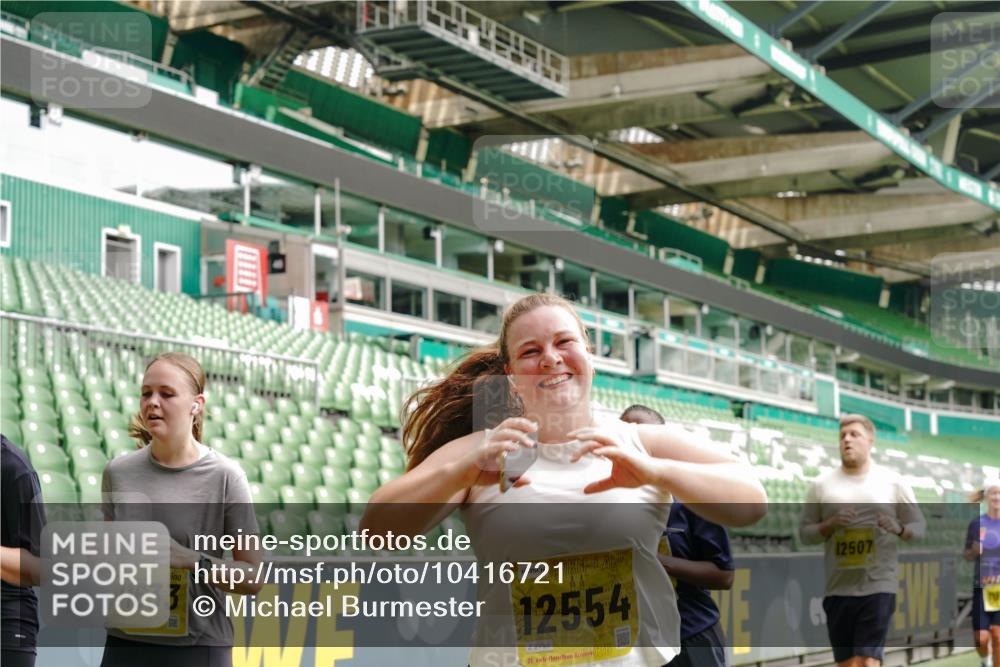 13.09.2026 - 21. swb-Marathon Bremen Michael Burmester http://msf.ph/oto/10416721 13.09.2026 10:42:20 Laufen im Stadion 10002, 10148, 10155, 10163, 10247, 10303, 10313, 10330, 10361, 10362, 10395, 10396, 10399, 10414, 10419, 10422, 10461, 10462, 10483, 10490, 10491, 10519, 10527, 10546, 10547, 10557, 10572, 10586, 10644, 10665, 10705, 10706, 10719, 10722, 10752, 10766, 10768, 10773, 10776, 10784, 10804, 10805, 10854, 10859, 10880, 10889, 10909, 10963, 10977, 11026, 11027, 11041, 11043, 11048, 11078, 11084, 11085, 11090, 11097, 11098, 11140, 11173, 11192, 11274 meine-sportfotos.de