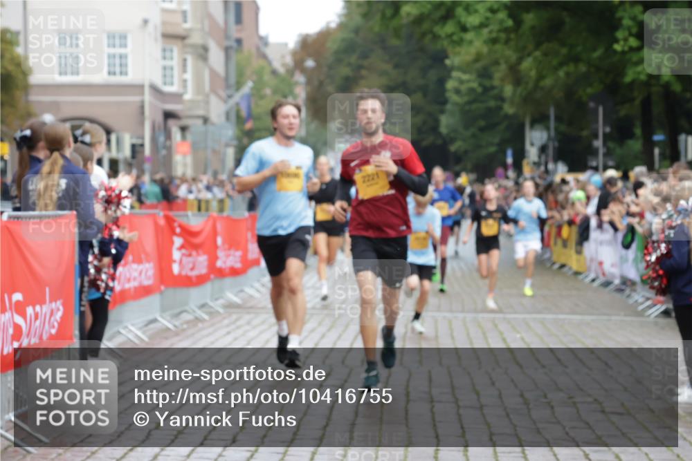 13.09.2026 - Kiel Lauf Yannick Fuchs http://msf.ph/oto/10416755 13.09.2026 09:37:52 Ziel 2057, 2221, 2638, 2854, 4089, 4790, 7723, 8702, 9518, 10444, 10690, 2417, 2720, 3481, 4252, 4737, 5837, 7050, 7827, 8658, 8661, 9696, 10220, 10656, 10778, 12416, 235, 836, 1487, 2408, 5242, 5534, 5930, 7459, 12613, 999, 3174, 3481, 4737, 8658 meine-sportfotos.de