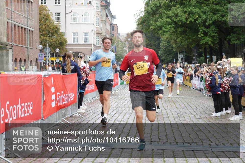 13.09.2026 - Kiel Lauf Yannick Fuchs http://msf.ph/oto/10416766 13.09.2026 09:37:53 Ziel 2057, 2221, 2638, 2854, 4089, 4790, 7723, 8702, 9518, 10444, 10690, 2417, 2720, 3481, 4252, 4737, 5837, 7050, 7827, 8658, 8661, 9518, 9696, 10220, 10656, 10778, 12416, 152, 235, 836, 1487, 2408, 5242, 5534, 5930, 7459, 12613, 999, 3174, 3481, 4737, 8658, 9696 meine-sportfotos.de