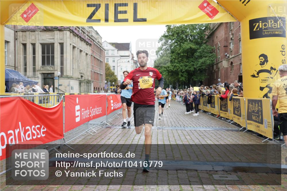 13.09.2026 - Kiel Lauf Yannick Fuchs http://msf.ph/oto/10416779 13.09.2026 09:37:54 Ziel 2057, 2221, 2638, 2854, 4089, 4790, 7723, 8702, 10444, 10690, 2057, 2417, 2720, 4252, 4737, 5837, 7050, 7827, 8661, 9518, 9696, 10220, 10656, 10778, 12416, 152, 235, 836, 1487, 2408, 5242, 5534, 5930, 6277, 7459, 12613, 999, 3174, 3481, 4737, 8658, 9696 meine-sportfotos.de