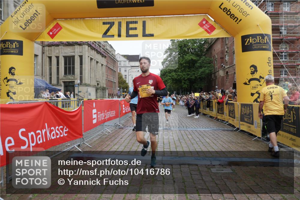 13.09.2026 - Kiel Lauf Yannick Fuchs http://msf.ph/oto/10416786 13.09.2026 09:37:54 Ziel 2057, 2221, 2638, 2854, 4089, 4790, 7723, 8702, 10444, 10690, 2057, 2417, 2720, 4252, 4737, 5837, 7050, 7827, 8661, 9518, 9696, 10220, 10656, 10778, 12416, 152, 235, 836, 1487, 2408, 5242, 5534, 5930, 6277, 7459, 12613, 999, 3174, 3481, 4737, 8658, 9696 meine-sportfotos.de