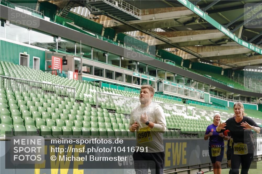 13.09.2026 - 21. swb-Marathon Bremen Michael Burmester http://msf.ph/oto/10416791 13.09.2026 10:42:22 Laufen im Stadion 10002, 10148, 10155, 10163, 10247, 10303, 10313, 10330, 10361, 10362, 10395, 10396, 10399, 10414, 10419, 10422, 10461, 10462, 10483, 10490, 10491, 10519, 10527, 10546, 10547, 10557, 10572, 10586, 10644, 10665, 10705, 10706, 10719, 10722, 10752, 10766, 10768, 10773, 10776, 10784, 10804, 10805, 10854, 10859, 10880, 10889, 10909, 10963, 10977, 11026, 11027, 11041, 11043, 11048, 11078, 11084, 11085, 11090, 11097, 11098, 11140, 11173, 11192, 11274 meine-sportfotos.de