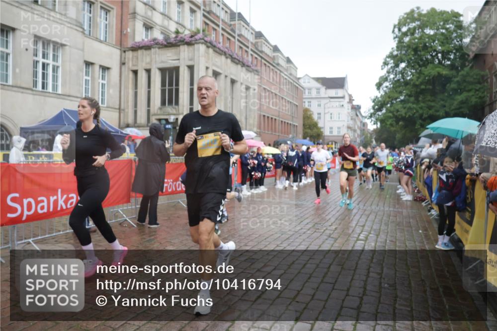 13.09.2026 - Kiel Lauf Yannick Fuchs http://msf.ph/oto/10416794 13.09.2026 10:48:40 Ziel 147, 170, 376, 418, 472, 1930, 2011, 2956, 3031, 3613, 3631, 3773, 3845, 4201, 4510, 5246, 5655, 5841, 6039, 7313, 7354, 7435, 7724, 8305, 8706, 9353, 9500, 9574, 12588, 12689, 199, 473, 854, 960, 1161, 1322, 1564, 1595, 1644, 1763, 1818, 2001, 2042, 2097, 2253, 2649, 2712, 3272, 3402, 3738, 4511, 4553, 4720, 4736, 4753, 4896, 5116, 5447, 5546, 6000, 6760, 7212, 7326, 8553, 8737, 9972, 10234, 10265, 10672, 11005, 11349, 11383, 439, 727, 3012, 3014, 10933 meine-sportfotos.de