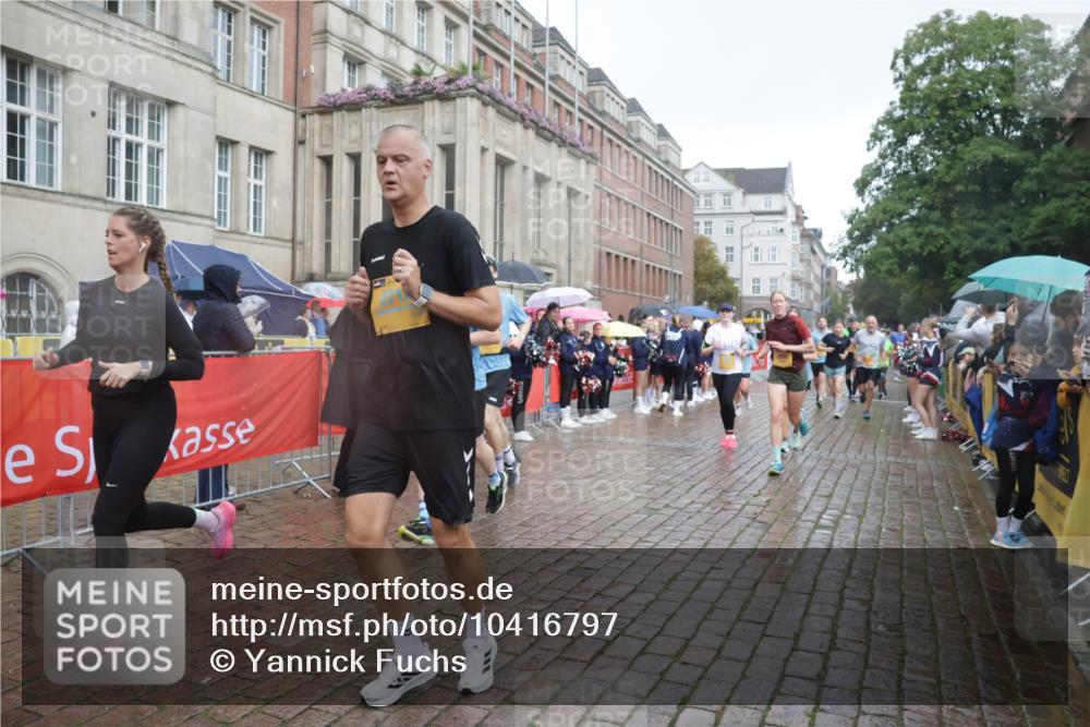 13.09.2026 - Kiel Lauf Yannick Fuchs http://msf.ph/oto/10416797 13.09.2026 10:48:40 Ziel 147, 170, 376, 418, 472, 1930, 2011, 2956, 3031, 3613, 3631, 3773, 3845, 4201, 4510, 5246, 5655, 5841, 6039, 7313, 7354, 7435, 7724, 8305, 8706, 9353, 9500, 9574, 12588, 12689, 199, 473, 854, 960, 1161, 1322, 1564, 1595, 1644, 1763, 1818, 2001, 2042, 2097, 2253, 2649, 2712, 3272, 3402, 3738, 4511, 4553, 4720, 4736, 4753, 4896, 5116, 5447, 5546, 6000, 6760, 7212, 7326, 8553, 8737, 9972, 10234, 10265, 10672, 11005, 11349, 11383, 439, 727, 3012, 3014, 10933 meine-sportfotos.de