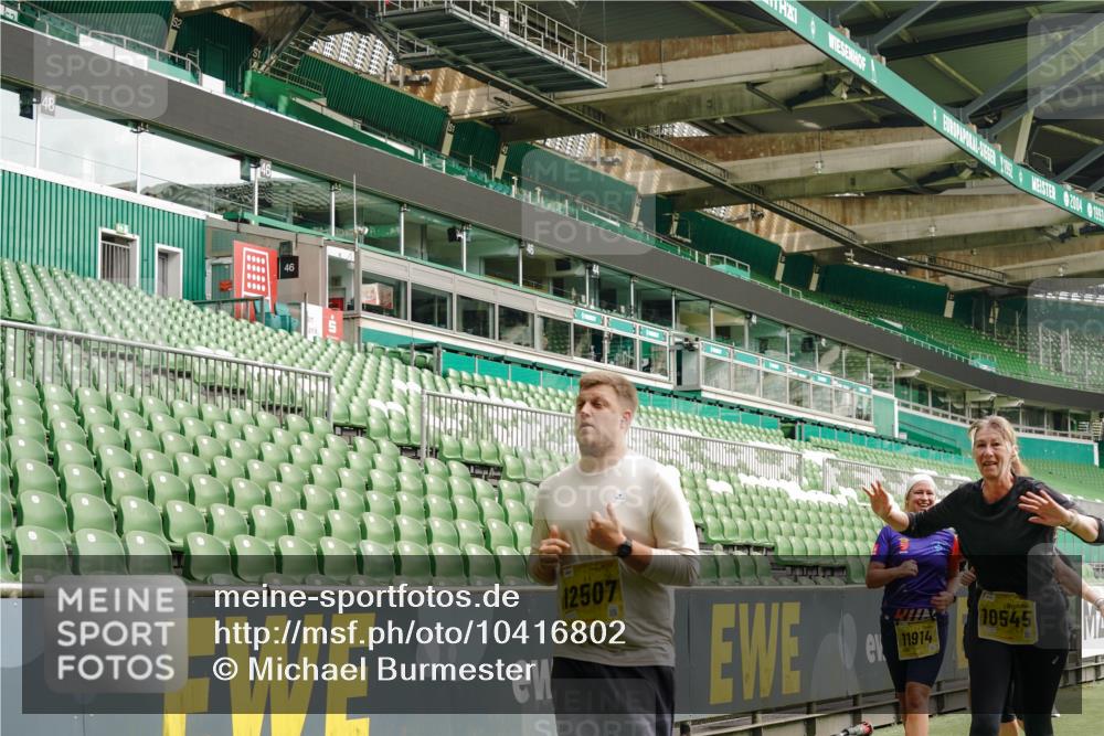 13.09.2026 - 21. swb-Marathon Bremen Michael Burmester http://msf.ph/oto/10416802 13.09.2026 10:42:22 Laufen im Stadion 10002, 10148, 10155, 10163, 10247, 10303, 10313, 10330, 10361, 10362, 10395, 10396, 10399, 10414, 10419, 10422, 10461, 10462, 10483, 10490, 10491, 10519, 10527, 10546, 10547, 10557, 10572, 10586, 10644, 10665, 10705, 10706, 10719, 10722, 10752, 10766, 10768, 10773, 10776, 10784, 10804, 10805, 10854, 10859, 10880, 10889, 10909, 10963, 10977, 11026, 11027, 11041, 11043, 11048, 11078, 11084, 11085, 11090, 11097, 11098, 11140, 11173, 11192, 11274 meine-sportfotos.de