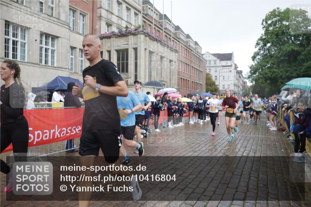13.09.2026 - Kiel Lauf Yannick Fuchs http://msf.ph/oto/10416804 13.09.2026 10:48:40 Ziel 147, 170, 376, 418, 472, 1930, 2011, 2956, 3031, 3613, 3631, 3773, 3845, 4201, 4510, 5246, 5655, 5841, 6039, 7313, 7354, 7435, 7724, 8305, 8706, 9353, 9500, 9574, 12588, 12689, 199, 473, 854, 960, 1161, 1322, 1564, 1595, 1644, 1763, 1818, 2001, 2042, 2097, 2253, 2649, 2712, 3272, 3402, 3738, 4511, 4553, 4720, 4736, 4753, 4896, 5116, 5447, 5546, 6000, 6760, 7212, 7326, 8553, 8737, 9972, 10234, 10265, 10672, 11005, 11349, 11383, 439, 727, 3012, 3014, 10933 meine-sportfotos.de
