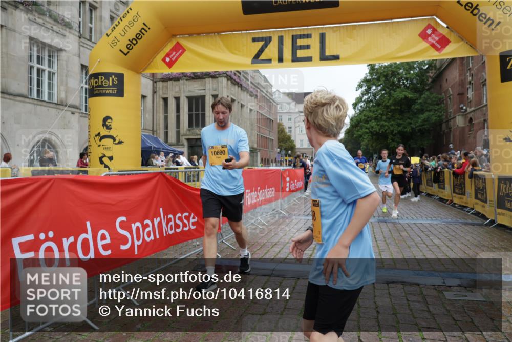 13.09.2026 - Kiel Lauf Yannick Fuchs http://msf.ph/oto/10416814 13.09.2026 09:37:57 Ziel 2221, 2638, 2854, 4089, 5930, 7723, 8702, 10444, 10690, 2057, 2417, 2720, 4252, 4790, 5837, 7050, 7827, 8661, 9518, 10220, 10656, 10778, 12416, 152, 235, 836, 1487, 2408, 5242, 5534, 6277, 7459, 12613, 2417, 3174, 3481, 4737, 8658, 9696 meine-sportfotos.de