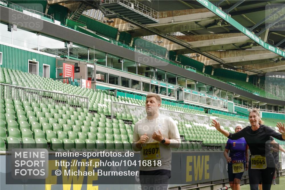 13.09.2026 - 21. swb-Marathon Bremen Michael Burmester http://msf.ph/oto/10416818 13.09.2026 10:42:22 Laufen im Stadion 10002, 10148, 10155, 10163, 10247, 10303, 10313, 10330, 10361, 10362, 10395, 10396, 10399, 10414, 10419, 10422, 10461, 10462, 10483, 10490, 10491, 10519, 10527, 10546, 10547, 10557, 10572, 10586, 10644, 10665, 10705, 10706, 10719, 10722, 10752, 10766, 10768, 10773, 10776, 10784, 10804, 10805, 10854, 10859, 10880, 10889, 10909, 10963, 10977, 11026, 11027, 11041, 11043, 11048, 11078, 11084, 11085, 11090, 11097, 11098, 11140, 11173, 11192, 11274 meine-sportfotos.de