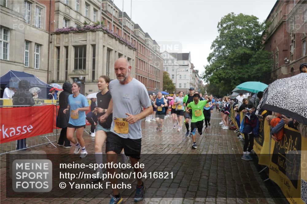 13.09.2026 - Kiel Lauf Yannick Fuchs http://msf.ph/oto/10416821 13.09.2026 10:48:44 Ziel 147, 170, 376, 418, 472, 727, 1930, 2383, 3613, 3631, 3845, 3916, 4201, 4510, 5246, 5841, 6039, 6087, 6623, 7354, 8305, 8570, 8706, 9353, 9500, 9574, 11879, 12588, 12689, 199, 473, 854, 960, 1161, 1322, 1564, 1644, 1763, 1818, 2001, 2011, 2042, 2097, 2253, 2649, 2956, 3031, 3272, 3402, 3738, 3773, 4511, 4553, 4736, 4753, 5116, 5447, 5546, 5655, 6000, 6760, 7326, 8553, 9972, 10234, 10265, 10672, 11005, 11349, 11383, 439, 3012, 3014, 10933 meine-sportfotos.de
