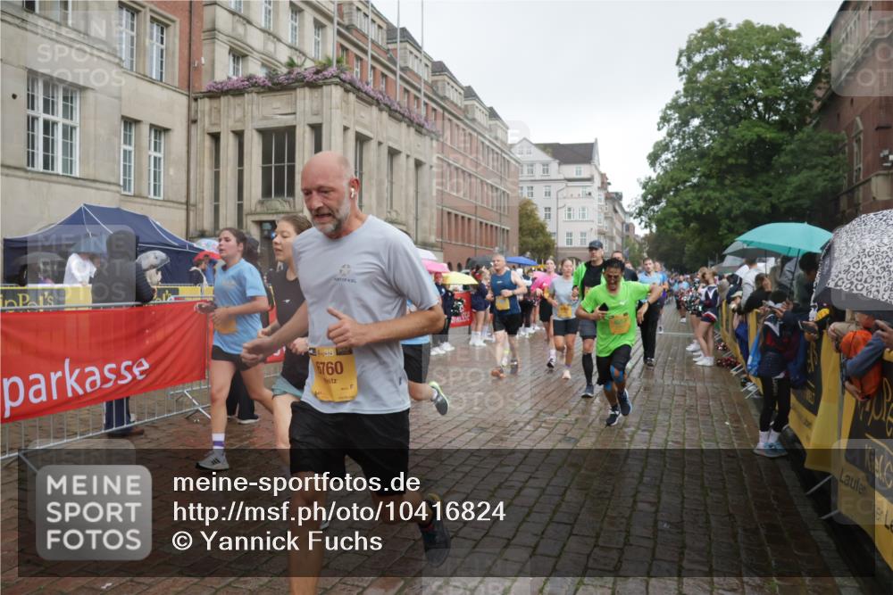 13.09.2026 - Kiel Lauf Yannick Fuchs http://msf.ph/oto/10416824 13.09.2026 10:48:44 Ziel 147, 170, 376, 418, 472, 727, 1930, 2383, 3613, 3631, 3845, 3916, 4201, 4510, 5246, 5841, 6039, 6087, 6623, 7354, 8305, 8570, 8706, 9353, 9500, 9574, 11879, 12588, 12689, 199, 473, 854, 960, 1161, 1322, 1564, 1644, 1763, 1818, 2001, 2011, 2042, 2097, 2253, 2649, 2956, 3031, 3272, 3402, 3738, 3773, 4511, 4553, 4736, 4753, 5116, 5447, 5546, 5655, 6000, 6760, 7326, 8553, 9972, 10234, 10265, 10672, 11005, 11349, 11383, 439, 3012, 3014, 10933 meine-sportfotos.de