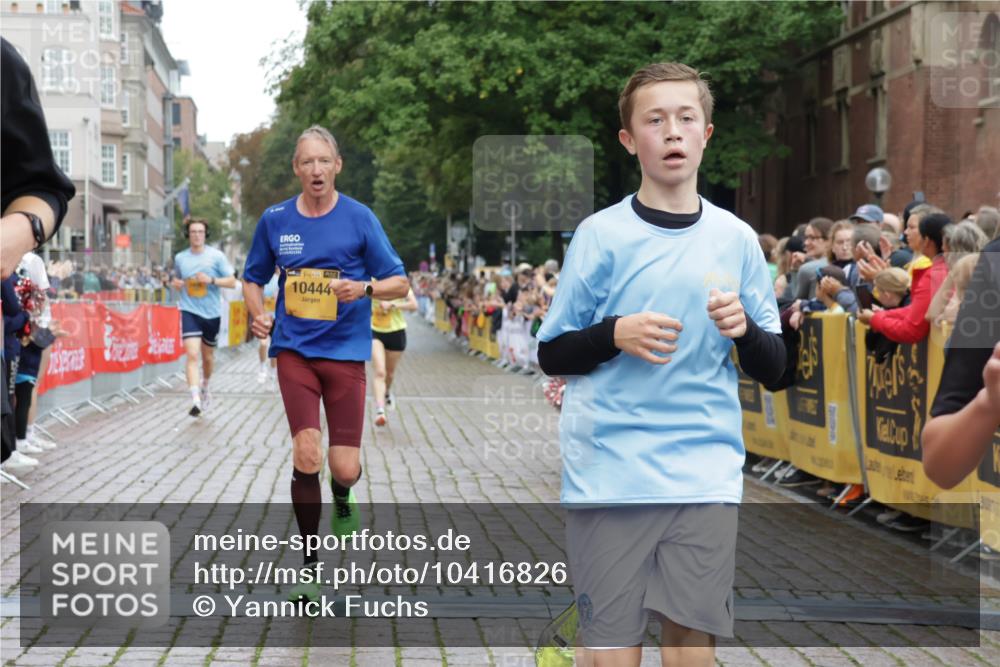 13.09.2026 - Kiel Lauf Yannick Fuchs http://msf.ph/oto/10416826 13.09.2026 09:37:59 Ziel 836, 2221, 2408, 2638, 2854, 4089, 5534, 5930, 7723, 8702, 10444, 10690, 2057, 2417, 2720, 4252, 4790, 5837, 7050, 7827, 8661, 9518, 10220, 10656, 10778, 12416, 152, 235, 1487, 2903, 5242, 6277, 7459, 12613, 2417, 3481, 4737, 5837, 8658, 9696, 12416 meine-sportfotos.de