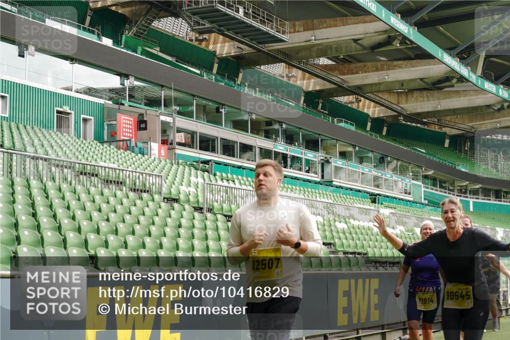 13.09.2026 - 21. swb-Marathon Bremen Michael Burmester http://msf.ph/oto/10416829 13.09.2026 10:42:22 Laufen im Stadion 10002, 10148, 10155, 10163, 10247, 10303, 10313, 10330, 10361, 10362, 10395, 10396, 10399, 10414, 10419, 10422, 10461, 10462, 10483, 10490, 10491, 10519, 10527, 10546, 10547, 10557, 10572, 10586, 10644, 10665, 10705, 10706, 10719, 10722, 10752, 10766, 10768, 10773, 10776, 10784, 10804, 10805, 10854, 10859, 10880, 10889, 10909, 10963, 10977, 11026, 11027, 11041, 11043, 11048, 11078, 11084, 11085, 11090, 11097, 11098, 11140, 11173, 11192, 11274 meine-sportfotos.de