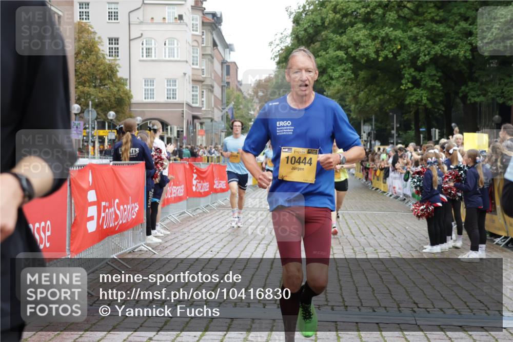 13.09.2026 - Kiel Lauf Yannick Fuchs http://msf.ph/oto/10416830 13.09.2026 09:38:00 Ziel 235, 836, 2221, 2408, 2638, 2854, 4089, 5534, 5930, 7723, 8702, 10444, 10690, 12613, 2057, 2720, 4252, 4790, 5837, 7050, 7827, 8661, 9518, 10220, 10656, 10778, 12416, 152, 1487, 2903, 5242, 6277, 7459, 2417, 3481, 4737, 5837, 8658, 8661, 9696, 12416 meine-sportfotos.de
