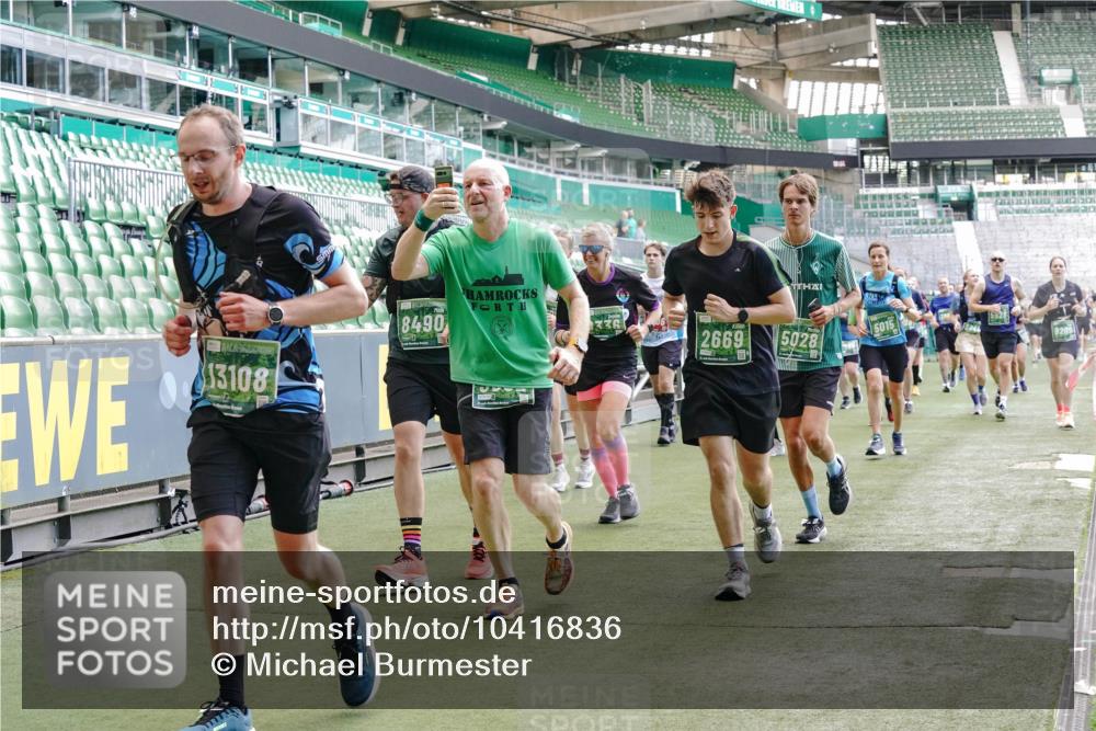 13.09.2026 - 21. swb-Marathon Bremen Michael Burmester http://msf.ph/oto/10416836 13.09.2026 13:19:58 Laufen im Stadion 333, 464, 486, 512, 704, 921, 938, 1066, 1129, 1156, 1409, 1431, 1446, 1506, 1697, 1756, 1765, 1815, 1916, 2010, 2028, 2064, 2137, 2224, 2240, 2294, 2315, 2349, 2394, 2395, 2417, 2437, 2453, 2501, 2519, 2533, 2557, 2563, 2588, 2622, 2626, 2689, 2694, 2695, 2702, 2703, 2722, 2756, 2786, 2793, 2843, 2845, 2886, 2944, 2983, 3017, 3018, 3031, 3035, 3036, 3037, 3046, 3059, 3072, 3102, 3116, 3139, 3189, 3198, 3243, 3263, 3264, 3285, 3287, 3310, 3315, 3619, 3879 meine-sportfotos.de