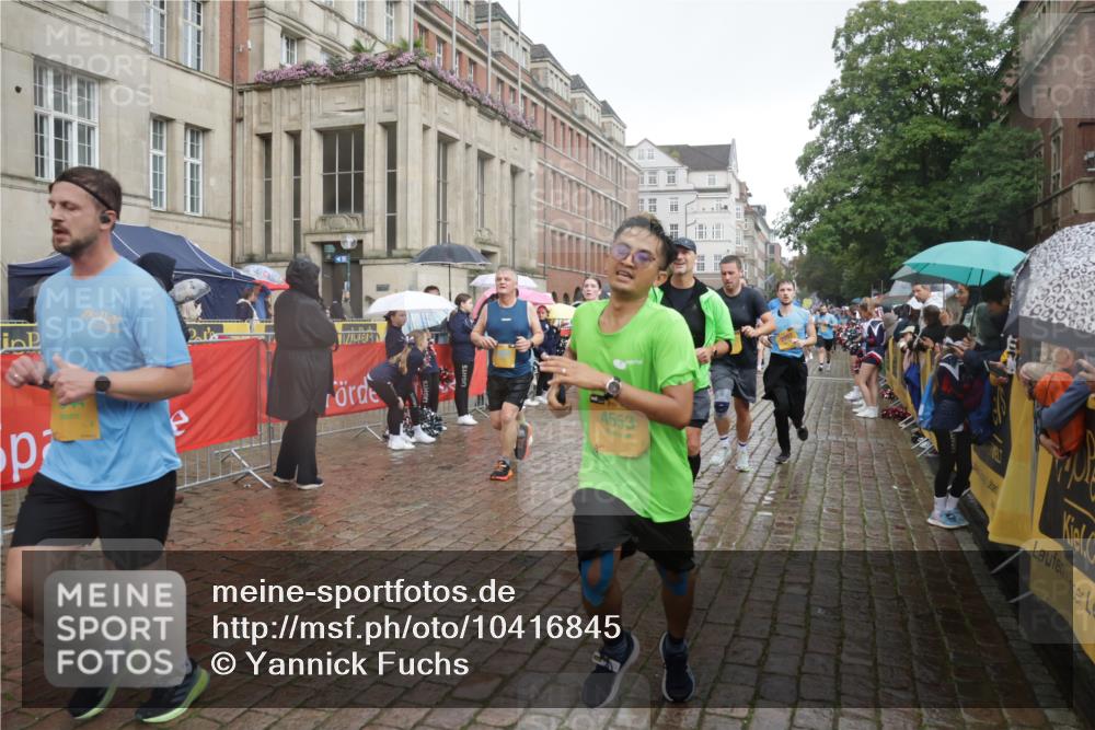 13.09.2026 - Kiel Lauf Yannick Fuchs http://msf.ph/oto/10416845 13.09.2026 10:48:45 Ziel 147, 170, 376, 418, 472, 727, 1455, 1930, 2383, 3613, 3631, 3845, 3916, 4201, 4510, 5074, 5246, 5841, 6039, 6087, 6623, 7354, 8305, 8570, 8706, 9353, 9500, 9574, 10546, 11879, 12588, 12689, 199, 473, 854, 1161, 1322, 1564, 1644, 1763, 1818, 2001, 2011, 2042, 2097, 2253, 2649, 2956, 3031, 3272, 3402, 3738, 3773, 4511, 4553, 4736, 4753, 5116, 5447, 5546, 5655, 6000, 6760, 7326, 8553, 9972, 10234, 10265, 10672, 11005, 11349, 11383, 439, 3012, 3014, 10933 meine-sportfotos.de