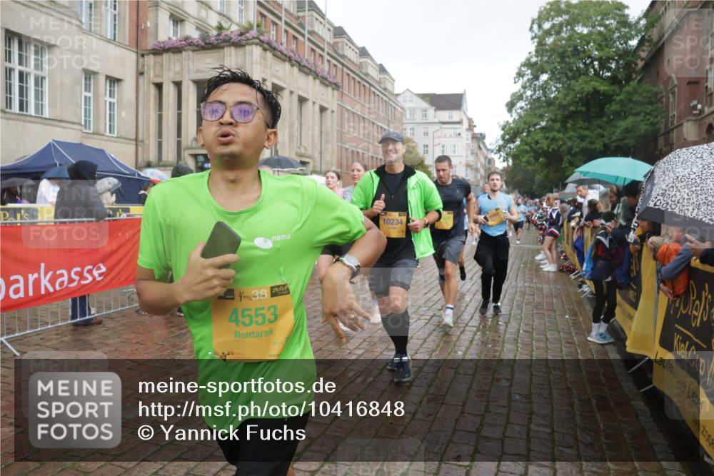 13.09.2026 - Kiel Lauf Yannick Fuchs http://msf.ph/oto/10416848 13.09.2026 10:48:45 Ziel 147, 170, 376, 418, 472, 727, 1455, 1930, 2383, 3613, 3631, 3845, 3916, 4201, 4510, 5074, 5246, 5841, 6039, 6087, 6623, 7354, 8305, 8570, 8706, 9353, 9500, 9574, 10546, 11879, 12588, 12689, 199, 473, 854, 1161, 1322, 1564, 1644, 1763, 1818, 2001, 2011, 2042, 2097, 2253, 2649, 2956, 3031, 3272, 3402, 3738, 3773, 4511, 4553, 4736, 4753, 5116, 5447, 5546, 5655, 6000, 6760, 7326, 8553, 9972, 10234, 10265, 10672, 11005, 11349, 11383, 439, 3012, 3014, 10933 meine-sportfotos.de