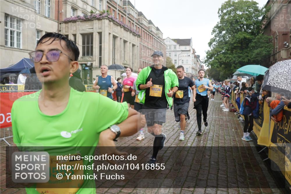 13.09.2026 - Kiel Lauf Yannick Fuchs http://msf.ph/oto/10416855 13.09.2026 10:48:46 Ziel 147, 170, 376, 418, 439, 472, 727, 1455, 1930, 2383, 3158, 3613, 3631, 3845, 3916, 4201, 4510, 5074, 5246, 5841, 6039, 6046, 6087, 6623, 7354, 8305, 8342, 8345, 8570, 8706, 9353, 9500, 9574, 10190, 10546, 11879, 12588, 12689, 199, 376, 472, 473, 854, 1161, 1322, 1564, 1644, 1763, 1818, 2001, 2011, 2042, 2097, 2253, 2649, 2956, 3031, 3272, 3402, 3738, 3773, 4511, 4553, 4736, 4753, 5116, 5447, 5546, 5655, 6000, 7326, 8553, 9972, 10234, 10265, 10672, 11005, 11349, 11383, 10933 meine-sportfotos.de