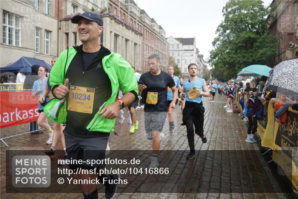 13.09.2026 - Kiel Lauf Yannick Fuchs http://msf.ph/oto/10416866 13.09.2026 10:48:46 Ziel 147, 170, 376, 418, 439, 472, 727, 1455, 1930, 2383, 3158, 3613, 3631, 3845, 3916, 4201, 4510, 5074, 5246, 5841, 6039, 6046, 6087, 6623, 7354, 8305, 8342, 8345, 8570, 8706, 9353, 9500, 9574, 10190, 10546, 11879, 12588, 12689, 199, 376, 472, 473, 854, 1161, 1322, 1564, 1644, 1763, 1818, 2001, 2011, 2042, 2097, 2253, 2649, 2956, 3031, 3272, 3402, 3738, 3773, 4511, 4553, 4736, 4753, 5116, 5447, 5546, 5655, 6000, 7326, 8553, 9972, 10234, 10265, 10672, 11005, 11349, 11383, 10933 meine-sportfotos.de