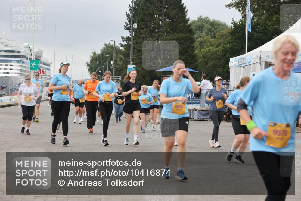 13.09.2026 - Kiel Lauf Andreas Tolksdorf http://msf.ph/oto/10416874 13.09.2026 10:07:34 Kiellinie 11584, 34, 117, 11442, 8826, 2827, 9579 meine-sportfotos.de