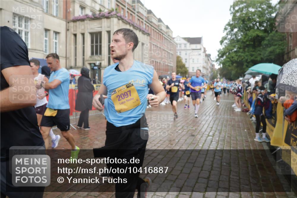 13.09.2026 - Kiel Lauf Yannick Fuchs http://msf.ph/oto/10416887 13.09.2026 10:48:48 Ziel 418, 439, 727, 1185, 1455, 1930, 2383, 3158, 3613, 3631, 3795, 3845, 3916, 4201, 4510, 5074, 5246, 5841, 6039, 6046, 6087, 6623, 6745, 7354, 7789, 8342, 8345, 8570, 8706, 8891, 9353, 9500, 9574, 10190, 10546, 11879, 12527, 12588, 12689, 147, 170, 199, 376, 472, 473, 854, 1161, 1322, 1564, 1763, 1818, 2001, 2011, 2042, 2097, 2253, 2649, 2956, 3031, 3272, 3402, 3613, 3738, 3773, 3845, 4511, 4736, 4753, 5116, 5447, 5546, 5655, 6000, 7326, 8553, 9972, 10265, 11005, 11349, 11383 meine-sportfotos.de