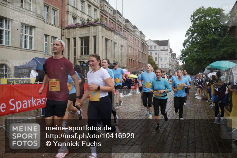 13.09.2026 - Kiel Lauf Yannick Fuchs http://msf.ph/oto/10416929 13.09.2026 10:48:56 Ziel 73, 439, 598, 727, 966, 1185, 1455, 2383, 3158, 3496, 3795, 3916, 4528, 4809, 5074, 5228, 5803, 6046, 6050, 6087, 6305, 6376, 6623, 6745, 7789, 7906, 7999, 8271, 8342, 8345, 8377, 8570, 8891, 9031, 9728, 10190, 10546, 11099, 11117, 11879, 11974, 12064, 12527, 12582, 12759, 147, 170, 376, 418, 472, 473, 727, 854, 1161, 1322, 1564, 1763, 1818, 1930, 2011, 2042, 2383, 2649, 2956, 3031, 3272, 3402, 3613, 3631, 3773, 3845, 4201, 4510, 4511, 4753, 5246, 5546, 5655 meine-sportfotos.de