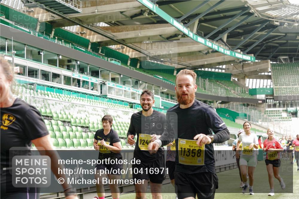 13.09.2026 - 21. swb-Marathon Bremen Michael Burmester http://msf.ph/oto/10416971 13.09.2026 10:42:26 Laufen im Stadion 10002, 10148, 10155, 10163, 10247, 10303, 10313, 10330, 10361, 10362, 10395, 10396, 10399, 10414, 10419, 10422, 10461, 10462, 10474, 10490, 10491, 10519, 10527, 10546, 10547, 10557, 10572, 10644, 10665, 10705, 10706, 10719, 10722, 10752, 10766, 10768, 10773, 10776, 10784, 10804, 10805, 10854, 10859, 10880, 10889, 10909, 10963, 10977, 11026, 11027, 11041, 11043, 11048, 11078, 11084, 11085, 11090, 11097, 11098, 11140, 11173, 11192, 11274 meine-sportfotos.de