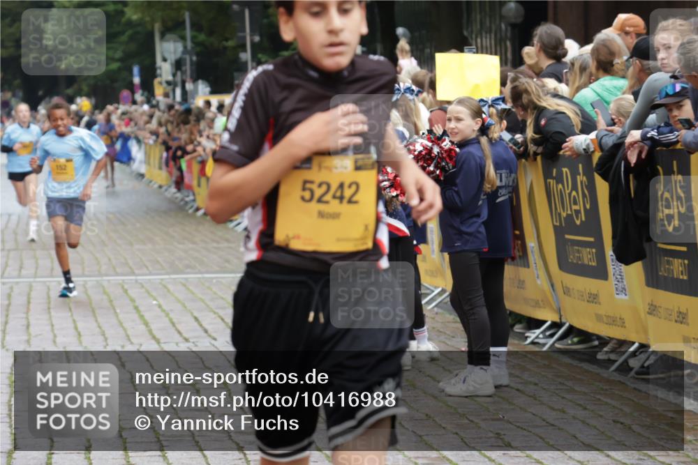 13.09.2026 - Kiel Lauf Yannick Fuchs http://msf.ph/oto/10416988 13.09.2026 09:38:11 Ziel 152, 235, 836, 1487, 2408, 5242, 5534, 5930, 6277, 7459, 12613, 2057, 2221, 2638, 2720, 2854, 4089, 4252, 4790, 5930, 7723, 8702, 9518, 10444, 10690, 1806, 1946, 2480, 2903, 3315, 3344, 4043, 9825, 11351, 7050, 7827, 10220, 10656, 10778 meine-sportfotos.de