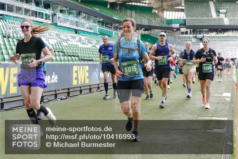 13.09.2026 - 21. swb-Marathon Bremen Michael Burmester http://msf.ph/oto/10416993 13.09.2026 13:20:02 Laufen im Stadion 333, 464, 486, 512, 704, 921, 938, 1066, 1129, 1156, 1409, 1431, 1439, 1446, 1506, 1697, 1756, 1765, 1815, 1846, 1916, 2010, 2028, 2064, 2224, 2240, 2278, 2315, 2349, 2394, 2395, 2417, 2437, 2501, 2519, 2533, 2557, 2563, 2588, 2622, 2626, 2689, 2694, 2695, 2702, 2703, 2722, 2756, 2786, 2793, 2843, 2845, 2886, 2944, 2983, 3004, 3017, 3018, 3031, 3035, 3036, 3037, 3046, 3059, 3072, 3102, 3116, 3139, 3189, 3198, 3243, 3263, 3264, 3285, 3287, 3310, 3315, 3619, 3879 meine-sportfotos.de