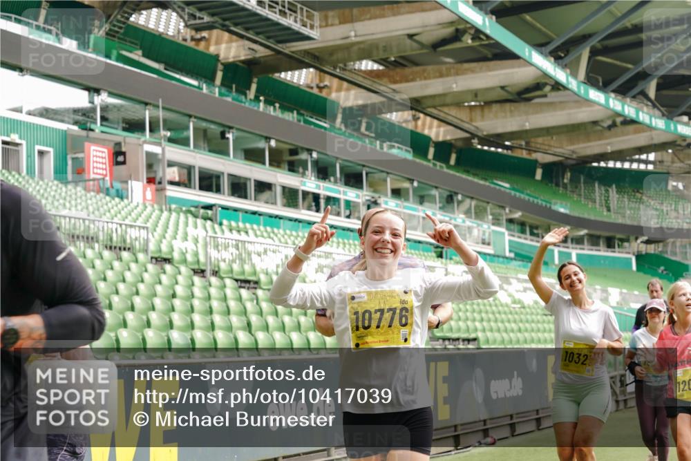 13.09.2026 - 21. swb-Marathon Bremen Michael Burmester http://msf.ph/oto/10417039 13.09.2026 10:42:28 Laufen im Stadion 10002, 10148, 10163, 10247, 10303, 10330, 10361, 10362, 10395, 10396, 10399, 10414, 10419, 10422, 10461, 10462, 10474, 10490, 10491, 10519, 10527, 10546, 10547, 10557, 10572, 10644, 10665, 10705, 10706, 10719, 10722, 10752, 10768, 10773, 10776, 10784, 10804, 10805, 10854, 10859, 10880, 10889, 10909, 10963, 10977, 11026, 11027, 11041, 11043, 11048, 11078, 11084, 11085, 11090, 11097, 11098, 11140, 11173, 11192, 11274 meine-sportfotos.de