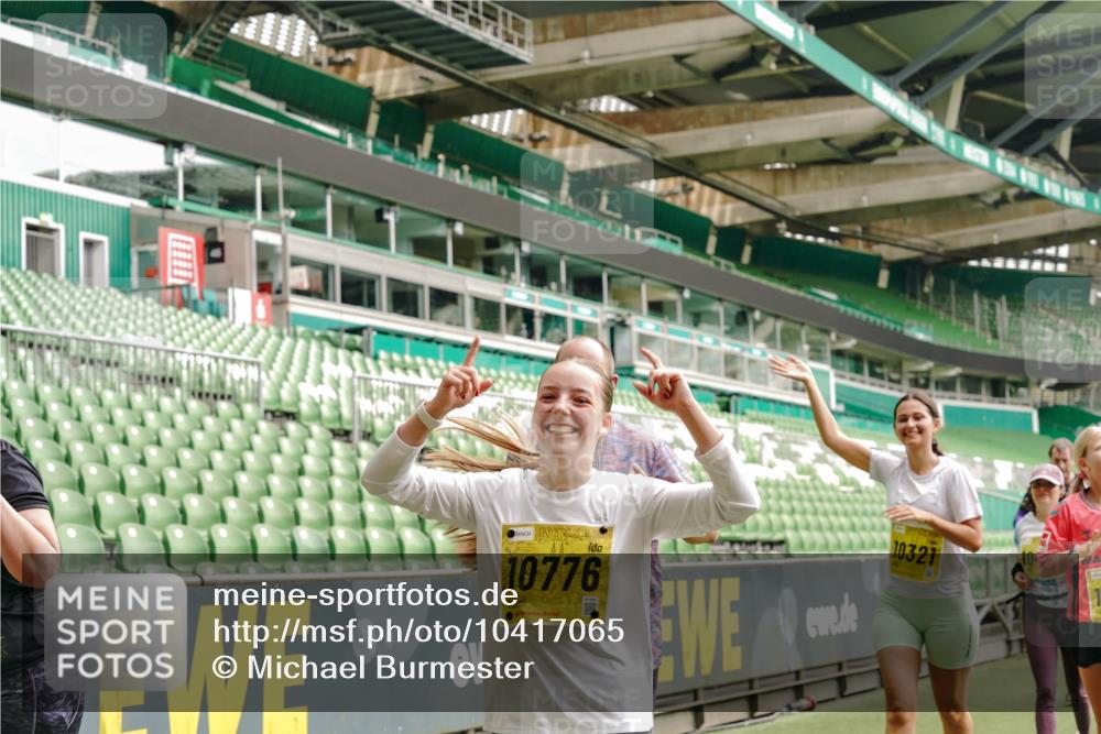 13.09.2026 - 21. swb-Marathon Bremen Michael Burmester http://msf.ph/oto/10417065 13.09.2026 10:42:28 Laufen im Stadion 10002, 10148, 10163, 10247, 10303, 10330, 10361, 10362, 10395, 10396, 10399, 10414, 10419, 10422, 10461, 10462, 10474, 10490, 10491, 10519, 10527, 10546, 10547, 10557, 10572, 10644, 10665, 10705, 10706, 10719, 10722, 10752, 10768, 10773, 10776, 10784, 10804, 10805, 10854, 10859, 10880, 10889, 10909, 10963, 10977, 11026, 11027, 11041, 11043, 11048, 11078, 11084, 11085, 11090, 11097, 11098, 11140, 11173, 11192, 11274 meine-sportfotos.de