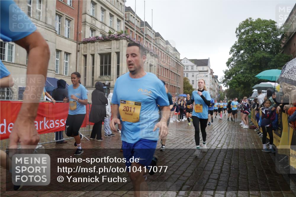 13.09.2026 - Kiel Lauf Yannick Fuchs http://msf.ph/oto/10417077 13.09.2026 10:49:06 Ziel 73, 966, 1087, 1483, 1533, 1732, 1989, 2810, 2879, 3399, 3640, 4140, 4528, 4670, 4809, 4865, 4876, 5228, 5543, 5803, 6050, 6305, 6376, 6933, 7545, 7999, 8032, 8271, 8329, 8377, 8594, 8991, 9031, 9728, 10411, 10481, 11099, 11117, 11475, 11974, 12582, 12759, 147, 170, 376, 418, 439, 472, 598, 727, 1185, 1455, 1930, 2011, 2383, 2956, 3031, 3158, 3496, 3613, 3631, 3773, 3795, 3845, 3916, 4201, 4510, 4809, 5074, 5246, 5655, 6046, 6050, 6087, 6745, 7789, 7906, 8377, 8891, 2133 meine-sportfotos.de