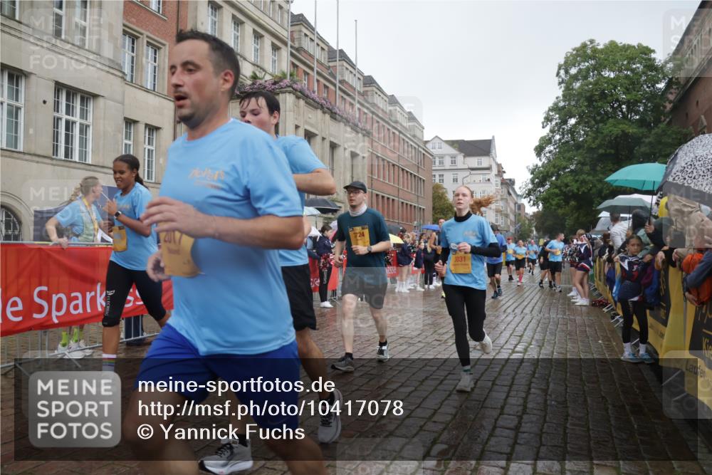 13.09.2026 - Kiel Lauf Yannick Fuchs http://msf.ph/oto/10417078 13.09.2026 10:49:06 Ziel 73, 966, 1087, 1483, 1533, 1732, 1989, 2810, 2879, 3399, 3640, 4140, 4528, 4670, 4809, 4865, 4876, 5228, 5543, 5803, 6050, 6305, 6376, 6933, 7545, 7999, 8032, 8271, 8329, 8377, 8594, 8991, 9031, 9728, 10411, 10481, 11099, 11117, 11475, 11974, 12582, 12759, 147, 170, 376, 418, 439, 472, 598, 727, 1185, 1455, 1930, 2011, 2383, 2956, 3031, 3158, 3496, 3613, 3631, 3773, 3795, 3845, 3916, 4201, 4510, 4809, 5074, 5246, 5655, 6046, 6050, 6087, 6745, 7789, 7906, 8377, 8891, 2133 meine-sportfotos.de