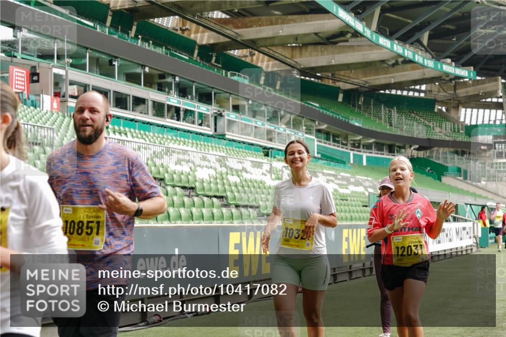 13.09.2026 - 21. swb-Marathon Bremen Michael Burmester http://msf.ph/oto/10417082 13.09.2026 10:42:29 Laufen im Stadion 10002, 10148, 10163, 10247, 10303, 10330, 10361, 10362, 10395, 10396, 10399, 10414, 10419, 10422, 10461, 10462, 10474, 10490, 10491, 10519, 10527, 10546, 10547, 10557, 10572, 10644, 10665, 10705, 10706, 10719, 10722, 10752, 10768, 10773, 10776, 10784, 10804, 10805, 10854, 10859, 10880, 10889, 10909, 10963, 10977, 11026, 11027, 11041, 11043, 11048, 11078, 11084, 11085, 11090, 11097, 11098, 11140, 11173, 11192, 11274 meine-sportfotos.de