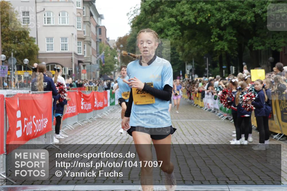 13.09.2026 - Kiel Lauf Yannick Fuchs http://msf.ph/oto/10417097 13.09.2026 09:38:20 Ziel 152, 1487, 1946, 2480, 2903, 3315, 6277, 11351, 235, 836, 2221, 2408, 2638, 2854, 4089, 4790, 5242, 5534, 5930, 7459, 7723, 8702, 10444, 10690, 12613, 1806, 3344, 3814, 4043, 4518, 4975, 6989, 9825, 2057, 2720, 4252, 4790, 9518 meine-sportfotos.de