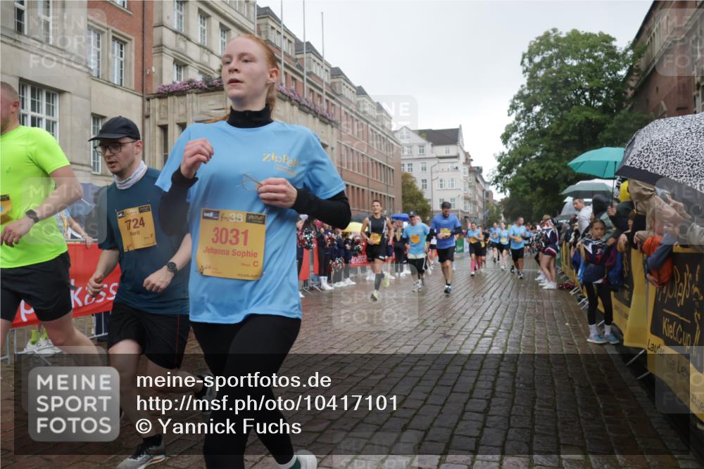 13.09.2026 - Kiel Lauf Yannick Fuchs http://msf.ph/oto/10417101 13.09.2026 10:49:07 Ziel 73, 966, 1087, 1483, 1533, 1732, 1989, 2810, 2879, 3399, 3640, 4140, 4528, 4670, 4865, 4876, 5228, 5543, 5803, 6305, 6376, 6933, 7545, 7999, 8032, 8271, 8329, 8594, 8991, 9031, 9728, 10411, 10481, 11099, 11117, 11475, 11974, 12582, 12759, 147, 170, 376, 418, 439, 472, 598, 727, 1185, 1455, 1930, 2011, 2383, 2956, 3031, 3158, 3496, 3613, 3631, 3773, 3795, 3845, 3916, 4201, 4510, 4809, 5074, 5228, 5246, 5655, 6046, 6050, 6087, 6745, 7789, 7906, 8377, 8891, 1770, 2133 meine-sportfotos.de